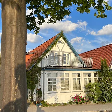 Zu Den Huehnergoettern In Hs Nur Wochenweise شقة روستوك