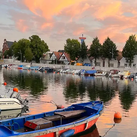 Zu Den Huehnergoettern Fuer 7nae In Hs - 2nae In Ns Apartmán Rostock